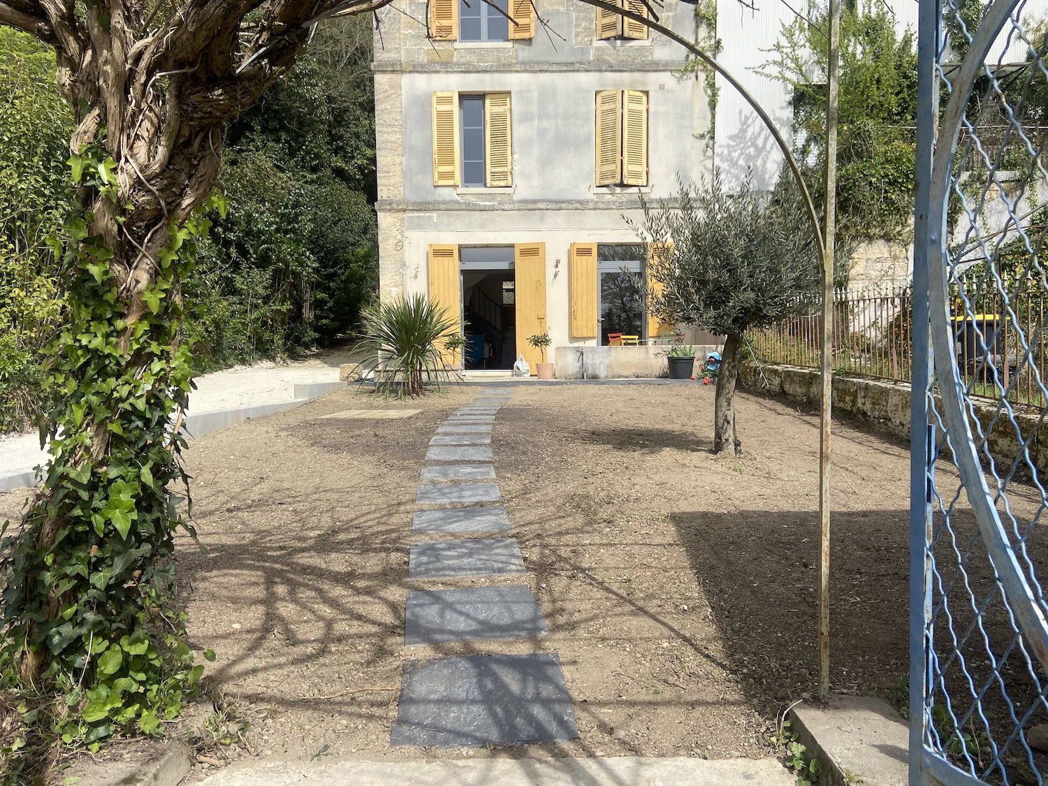 Bourg-sur-Gironde - Création gazon et pas japonais