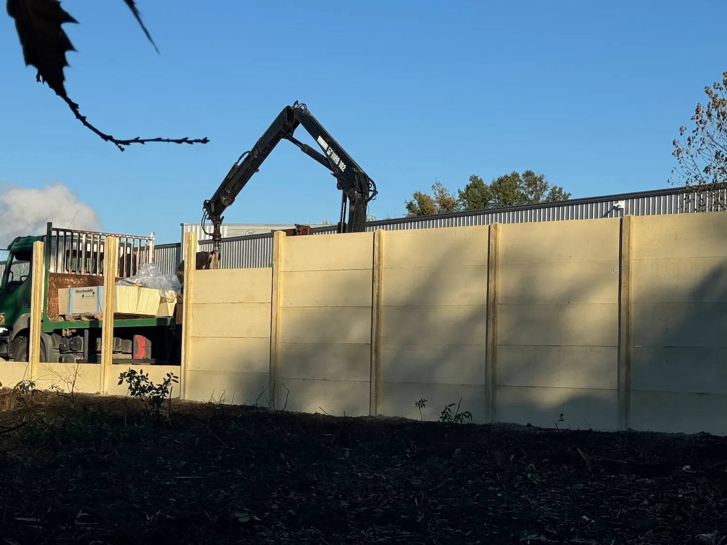 En cours - Saint-Loubès - Pose d'une clôture en béton
